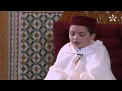 بالفيديو طفل يتلو القرآن الكريم أمام الملك محمد السادس