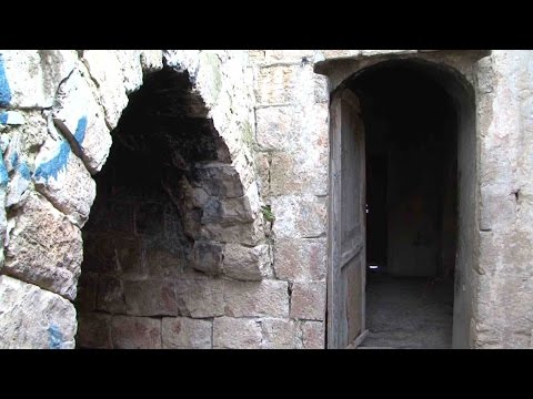 بالفيديو  عائلة فلسطينية تنتظر البدء في حياة طبيعية