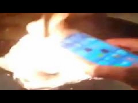 شاب سعودي يحرق آيفون 6 الجديد