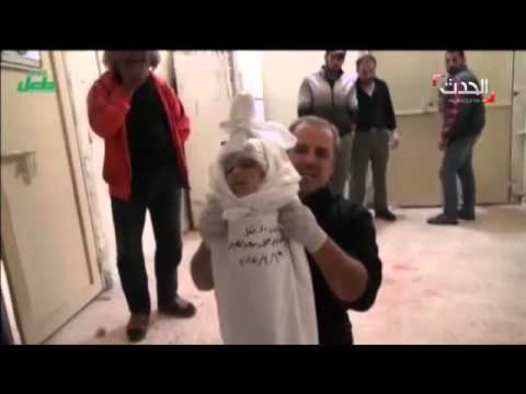 بالفيديو انتشال طفل حي من تحت الأنقاض في درعا