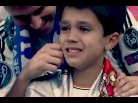 فيديو كرة رونالدو تصطدم بطفل فيُهديه قميصه الشخصي