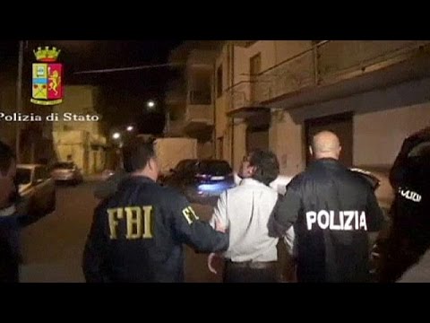 بالفيديو توقيف  عصابة مواد مخدرة بتعاون إيطالي أمريكي