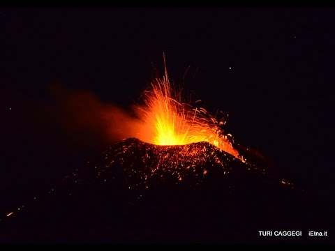 بالفيديو مشاهد من ثوران جديد ضخم لبركان إتنا الهائل
