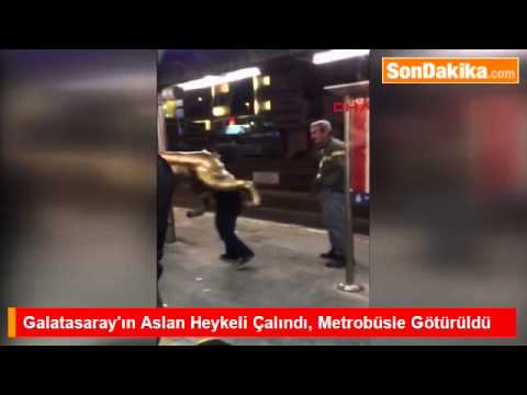 بالفيديو جماهير غالطة سراي تحتفل بالدوري التركي بسرقة أسد