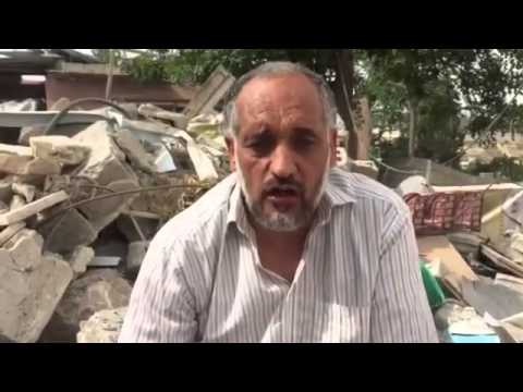 شاهد بلدية الاحتلال تجبر شريف عمرو على إزالة ركام بيته