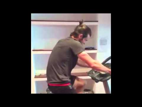 شاهد غاريث بيل يجري تمرينات قاسية في النادي