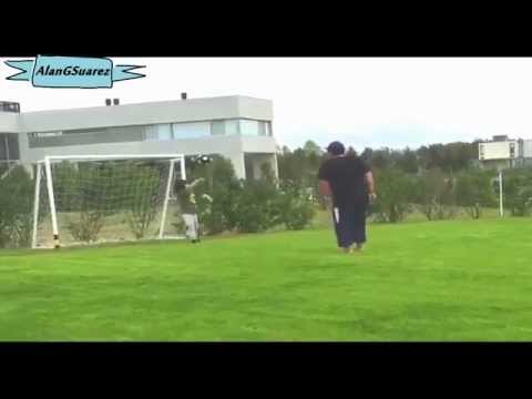 شاهد نجل أغويرو يتحدى جده الأسطورة مارادونا