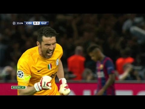 بالفيديو تصديات بوفون المنحوس أمام برشلونة