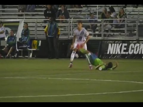 شاهد أسوأ لاعب كرة قدم وبجدارة