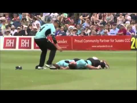 شاهد حادث تصادم مروع بين لاعبي كريكيت