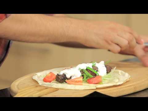 تحضير سندوتش كفتة مشوية وعصير قمر الدين بالصنوبر