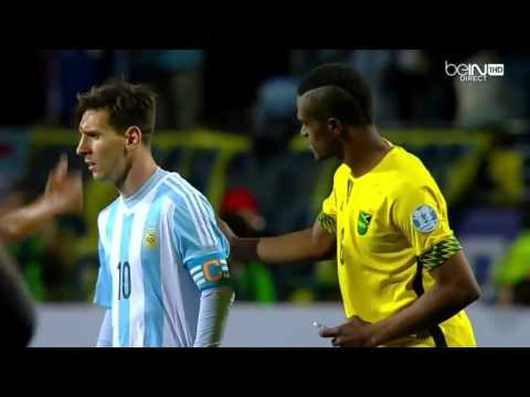 شاهد مهاجم منتخب جامايكا يلتقط سيلفي مع ميسي