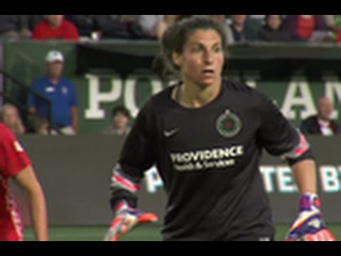 شاهد حارسة مرمى أميركية تسجل هدفًا قاتلًا