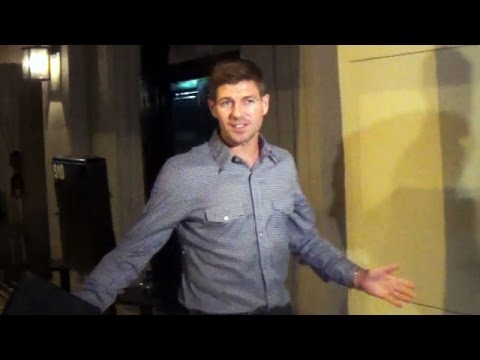 شاهد جيرارد لدى استقباله في لوس أنجلوس غالاكسي