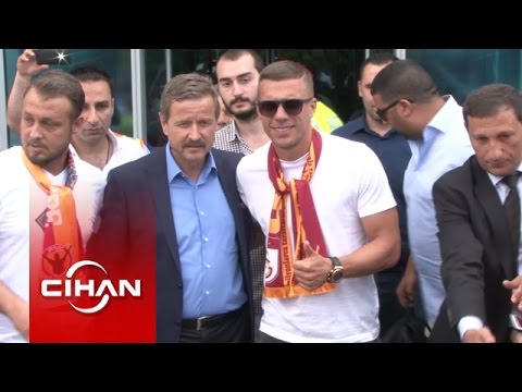 بالفيديو استقبال حافل لبودولسكي في تركيا