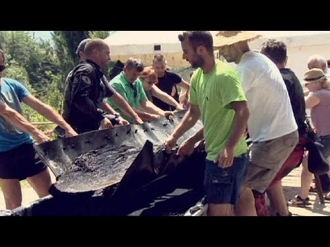 بالفيديو زورق عمره 2000 عام في سلوفانيا