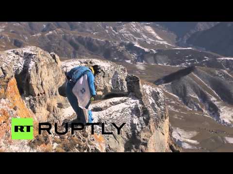 هاو روسي للقفزات المثيرة يقهر جبل مسحور في إنغوشيا