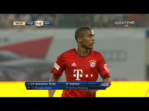 نجم بايرن ميونيخ الجديد دوجلاس كوستا يمتع الجمهور الصينى بمهاراته