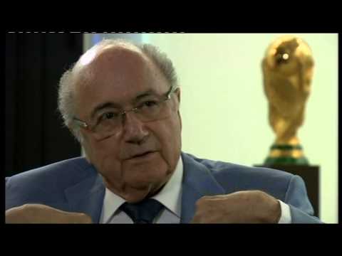 بلاتر يؤكد أنه شخص نزيه واستقال لحماية الفيفا