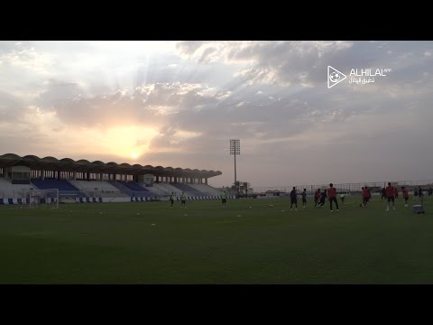 شاهد  فريق الهلال ينهي التحضيرات لمواجهة الفتح  السبت