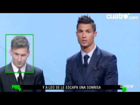 بالفيديو ميسى يختلس ضحكة صفراء أثناء حديث رونالدو