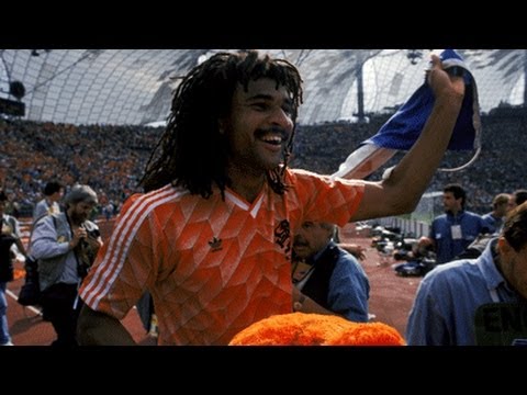 خوليت زهرة الزنبق السمراء يحتفل بعيد ميلاده الـ 53