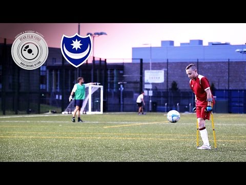 شاهد الإرادة تدفع إلى لعب الكرة بقدم واحدة