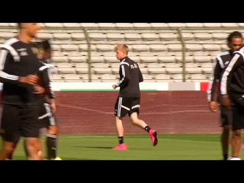 شاهد دى بروين خلال تدريباته ضمن صفوف منتخب  بلجيكا