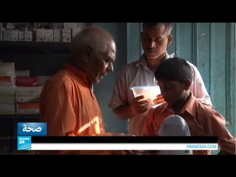 شاهد رجل كبير في السن يلقبونه في الهند بـ بابا الطب