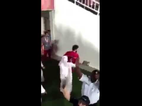 شاهد اعتداء نجم لخويا القطري على جماهير الهلال السعودي