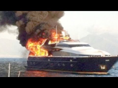 شاهد نجاة رئيس نابولي من الموت حرقا في البحر