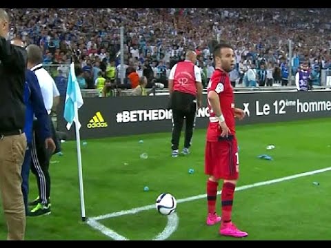 شاهد إيقاف مباراة مارسيليا وليون بسبب شغب الجماهير