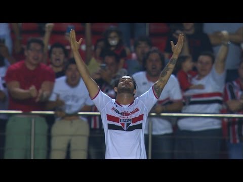 بالفيديو  باتو يحرز هدفا صاروخيا