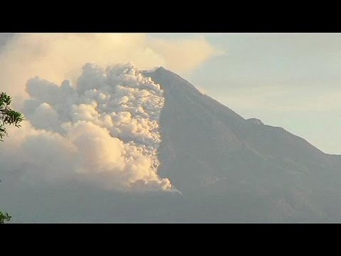 شاهد ثوران بركان كوليما في المكسيك