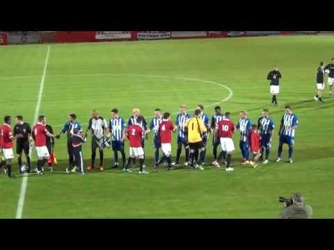 لاعب إنجليزى يتعرض لحالة اختناق من زميله