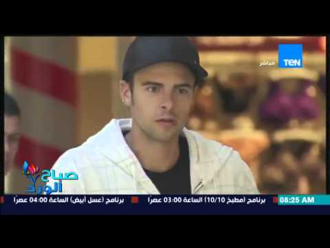 شاهد امرأة تضع متسوقي مركز تجاري في مأزق