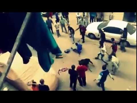 شاهد شهامة المارة تنقذ حياة امرأة من يد زوجها