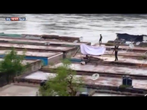 شاهد الأمطار تحول مطار هندي إلى مرفأ