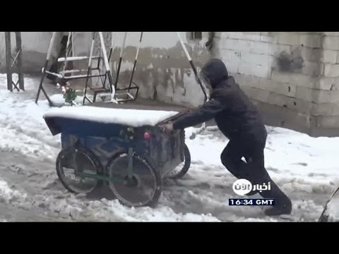 فيديو تساقط الثلوج على البقاع اللبنانية يزيد معاناة اللاجئين السوريين