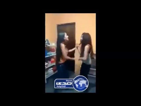 بالفيديو مزاح فتاتين يتحول إلى مشاجرة ساخنة