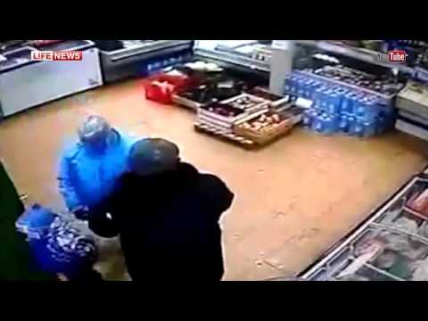 شاهد ماذا فعلت أم مع ابنها بعد اكتشاف  خداعها