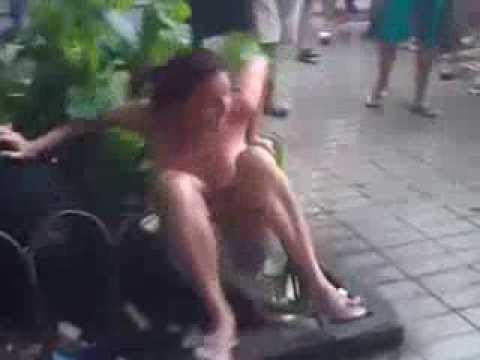 شاهد رد فعل زوجة وجدت زوجها مع عشيقته