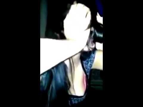 شاهد فتاة مغربية سكرانة تغني على فراق حبيبها