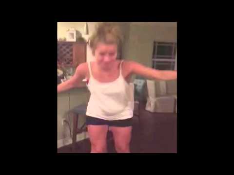 بالفيديو لحظة سقوط فتاة حسناء