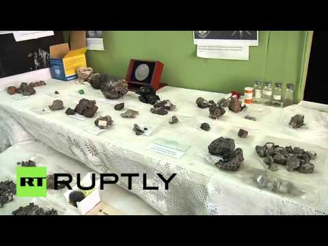 حجر أخضر نادر من بقايا انفجار تونغوسكا