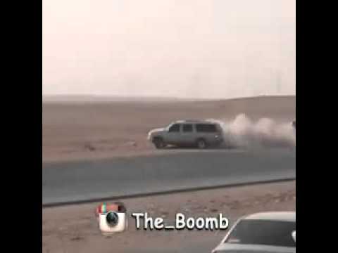 حادث مروع يؤدي إلى انقلاب سيارة