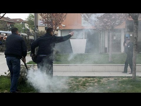  غاز مسيل للدموع في حفل تنصيب الرئيس هاشم تاجي