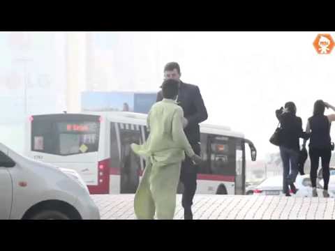 أجنبي يُلقي محفظته في عدة مواقع في دبي