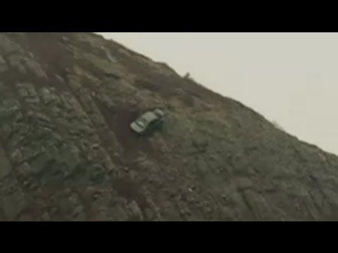 فتاة تنجو من الموت بعد سقوط سيارتها من إرتفاع 800 قدم