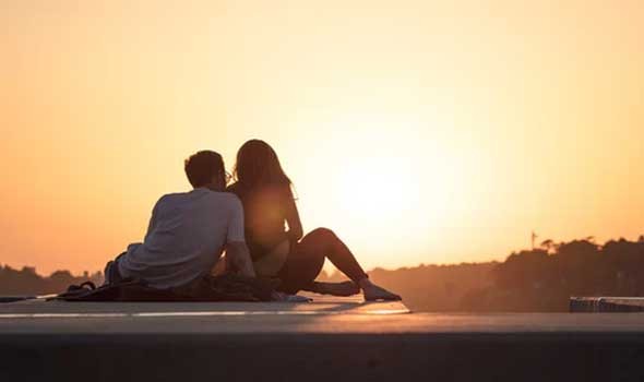  السعودية اليوم - الحب الصامت بالنظرات يكشف مشاعر أعمق من الكلام